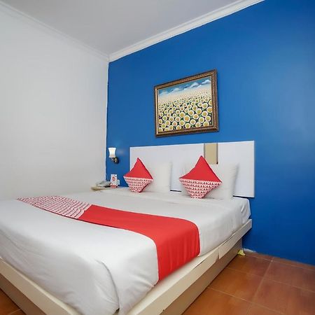 Oyo 575 Blessing Hotel Palembang Extérieur photo