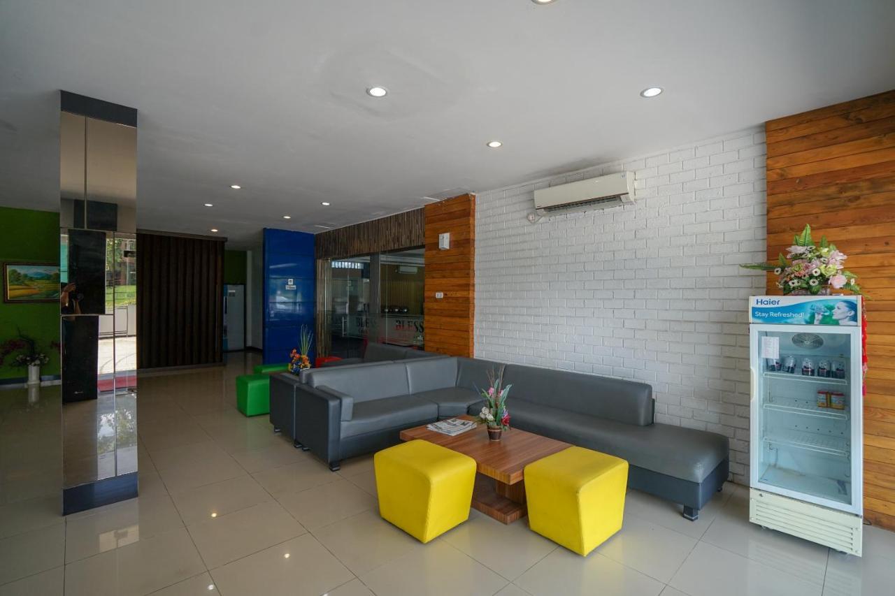 Oyo 575 Blessing Hotel Palembang Extérieur photo