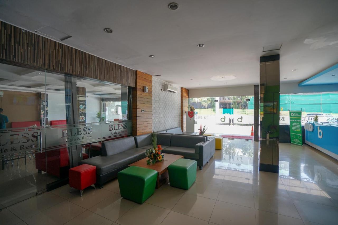 Oyo 575 Blessing Hotel Palembang Extérieur photo
