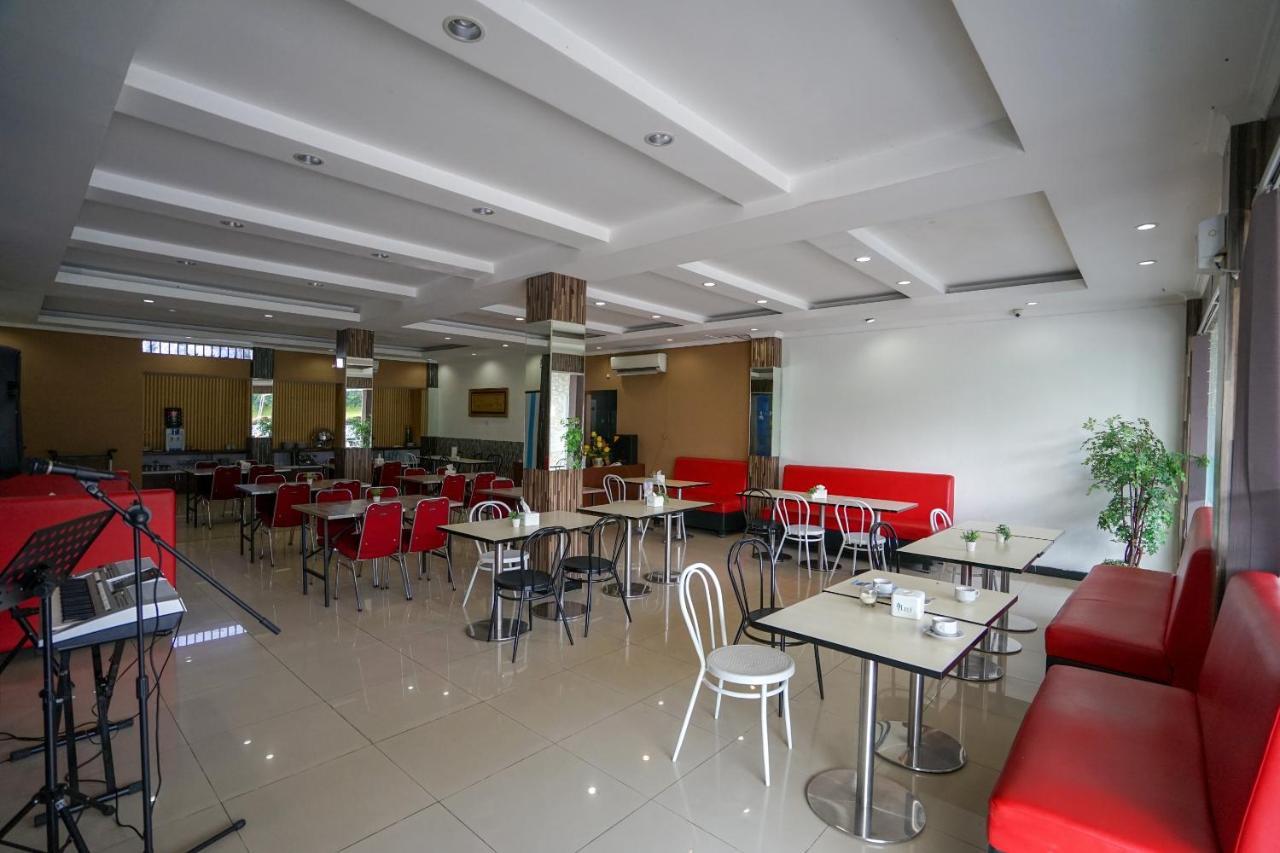 Oyo 575 Blessing Hotel Palembang Extérieur photo