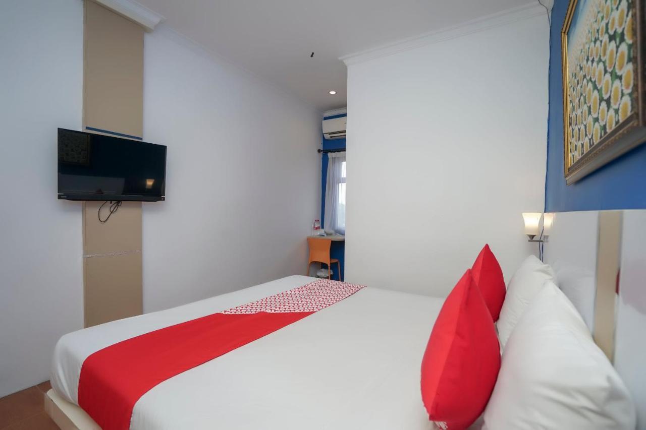 Oyo 575 Blessing Hotel Palembang Extérieur photo
