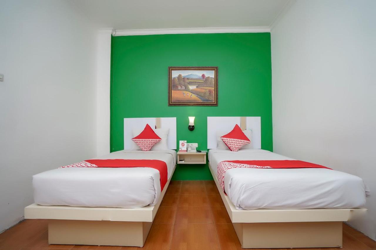 Oyo 575 Blessing Hotel Palembang Extérieur photo
