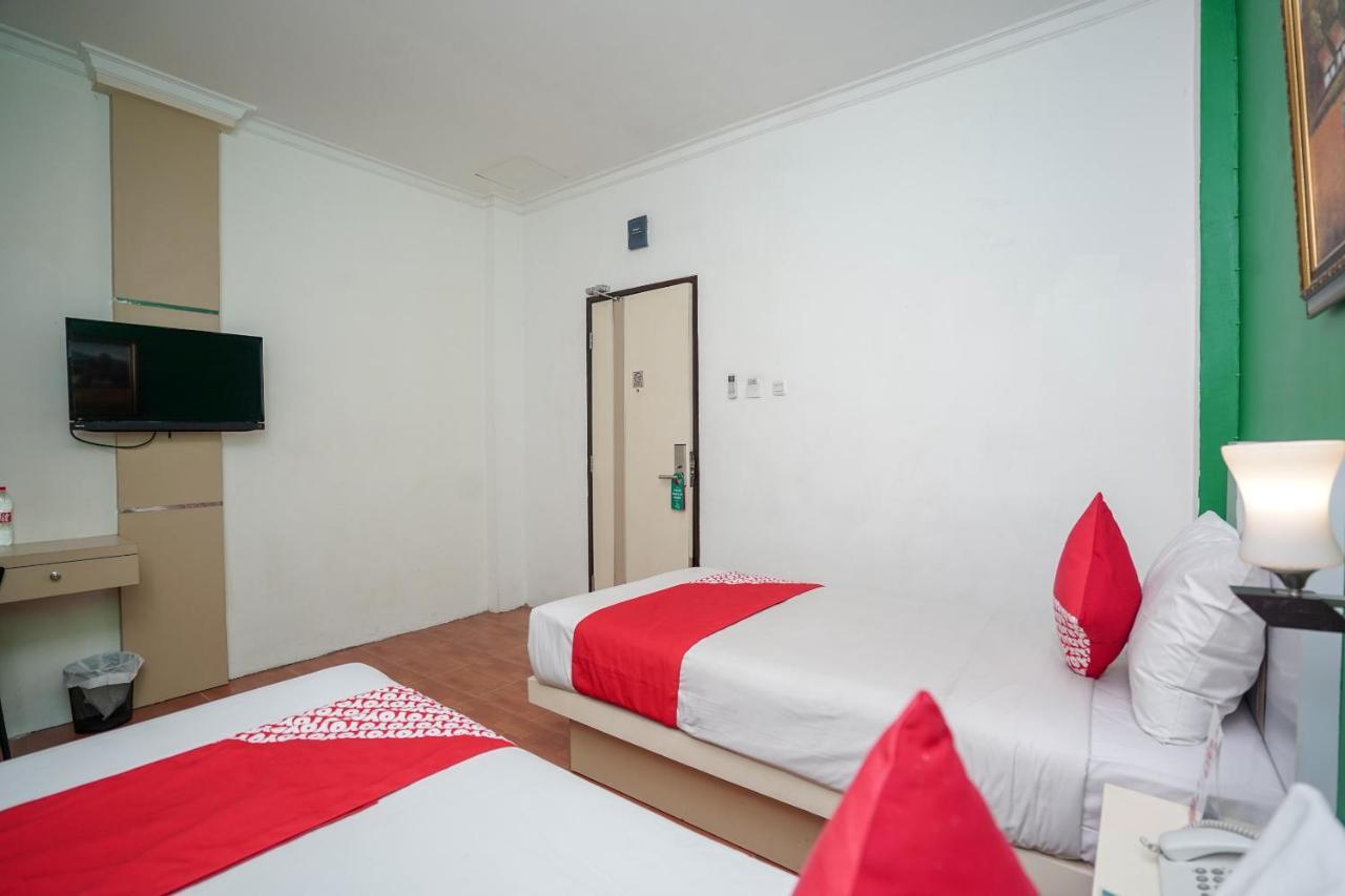 Oyo 575 Blessing Hotel Palembang Extérieur photo