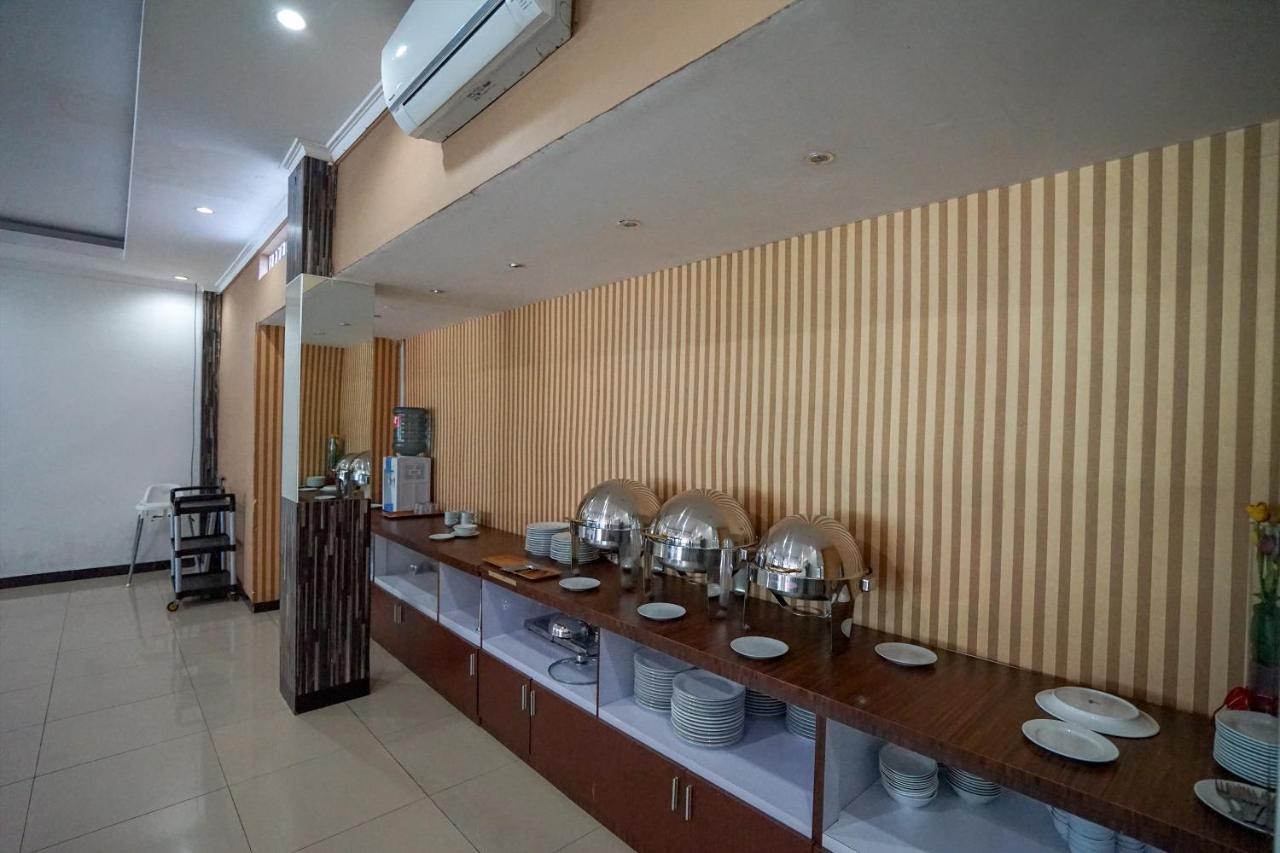 Oyo 575 Blessing Hotel Palembang Extérieur photo